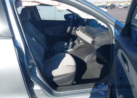 2019 Toyota Yaris Le z USA, uszkodzony, nr VIN 3MYDLBYV2KY508789